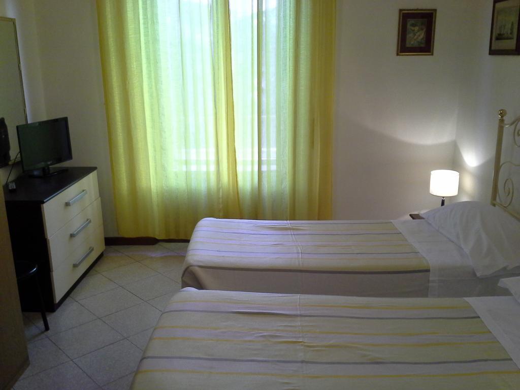 Albergo Italia Di Nardi Renzo & C Snc Poggibonsi Oda fotoğraf