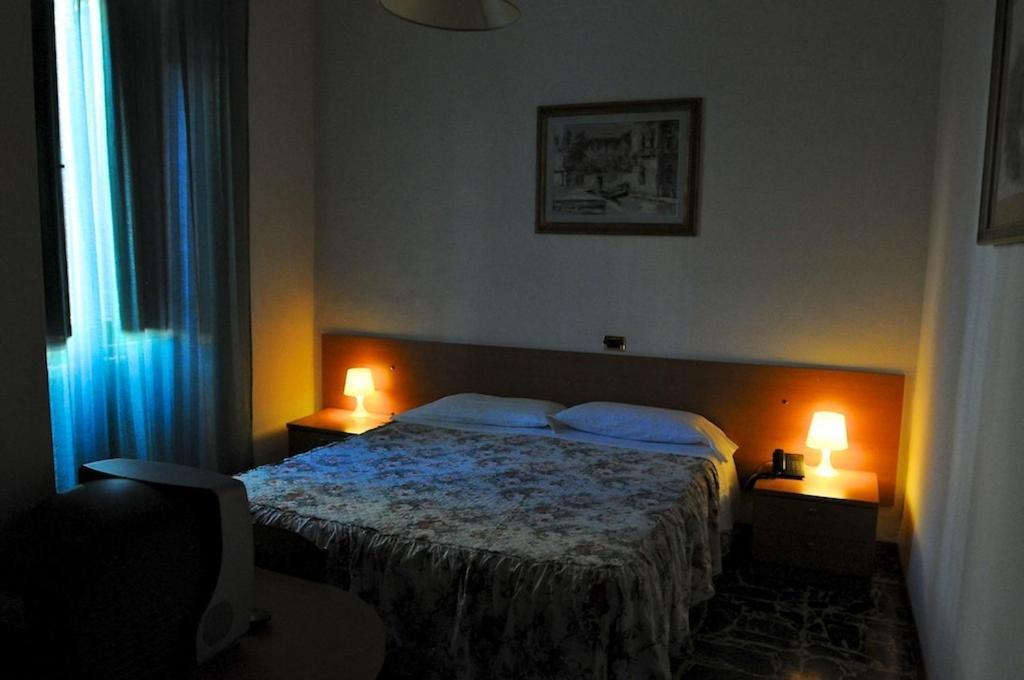 Albergo Italia Di Nardi Renzo & C Snc Poggibonsi Oda fotoğraf